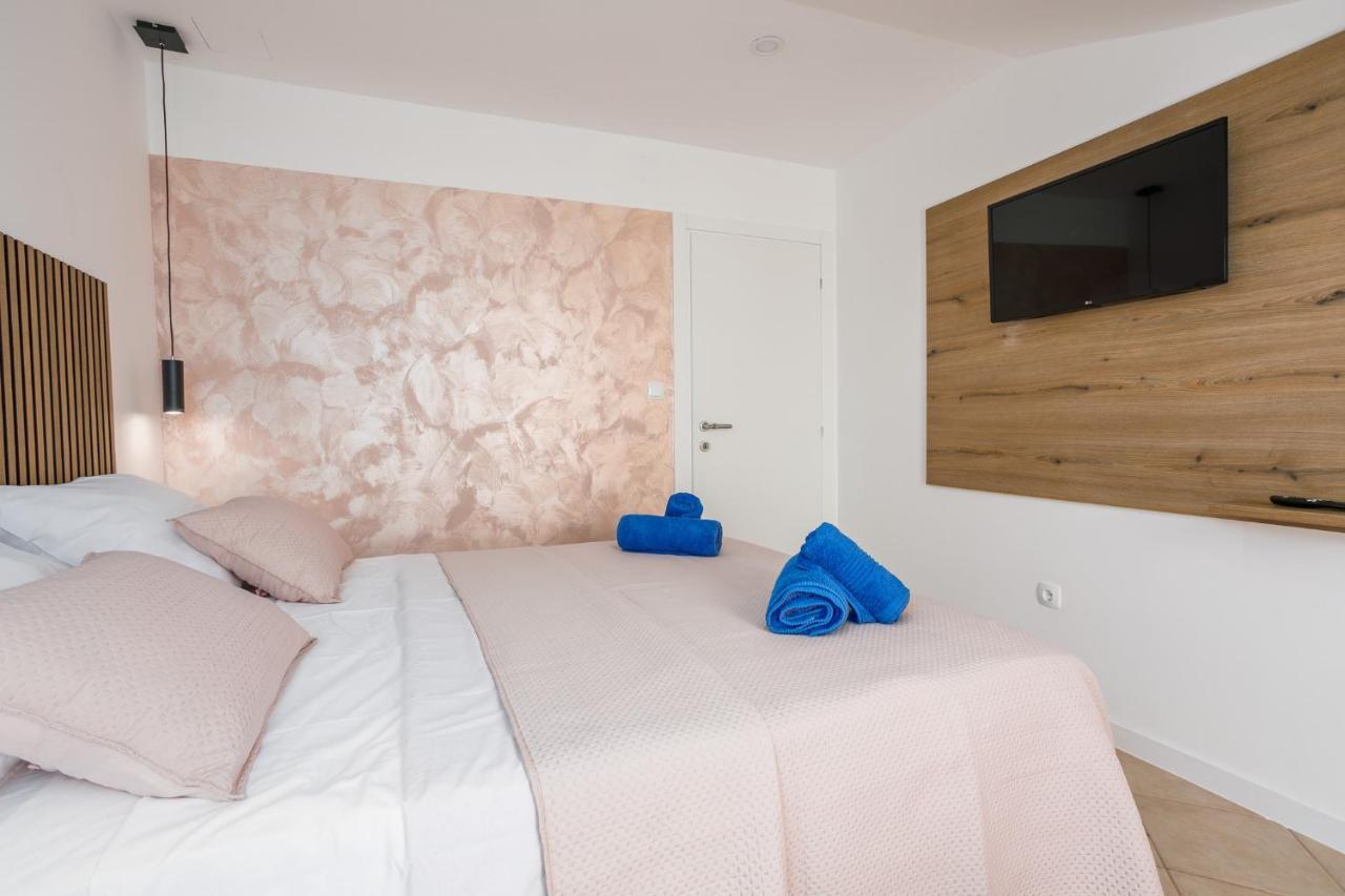 Apartmen Plus U Centru Blizu Plaze 奈维斯 外观 照片