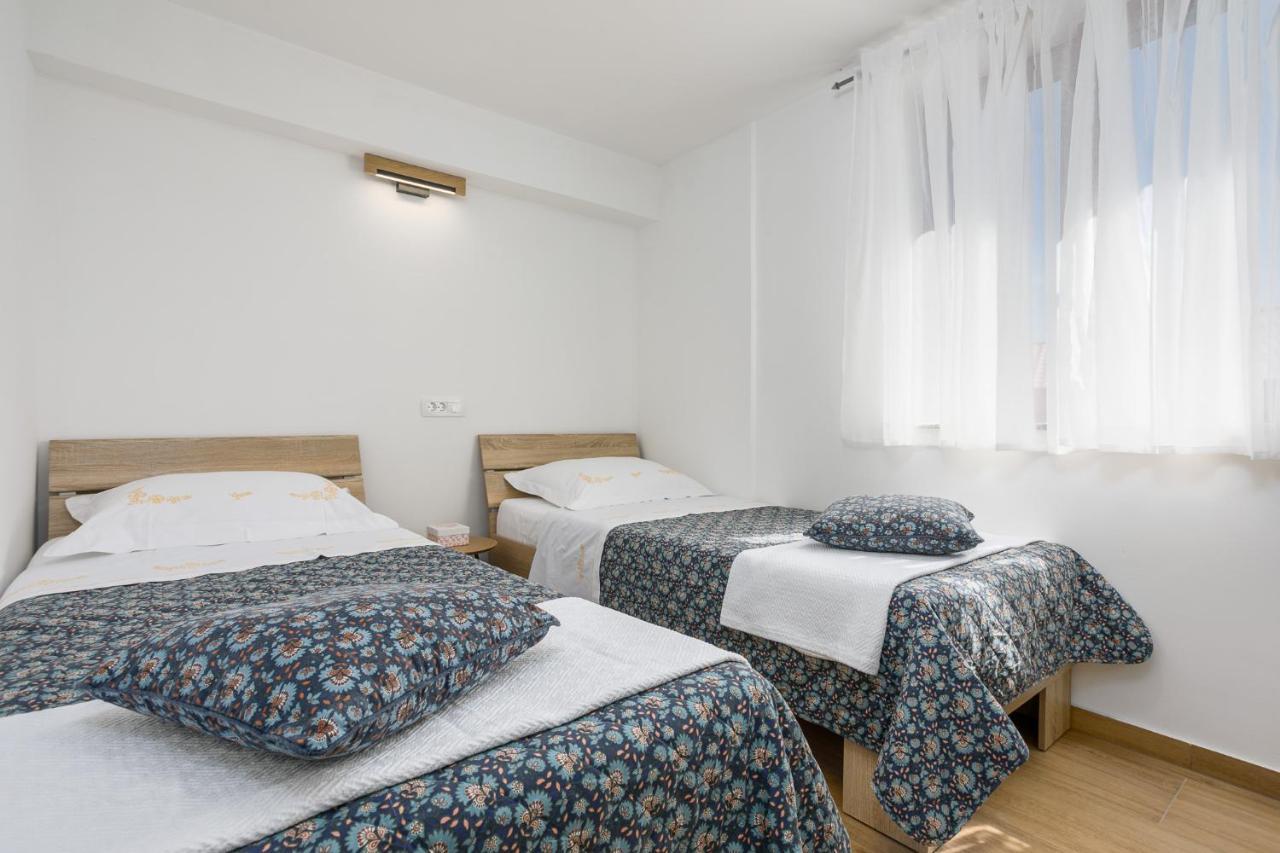 Apartmen Plus U Centru Blizu Plaze 奈维斯 外观 照片