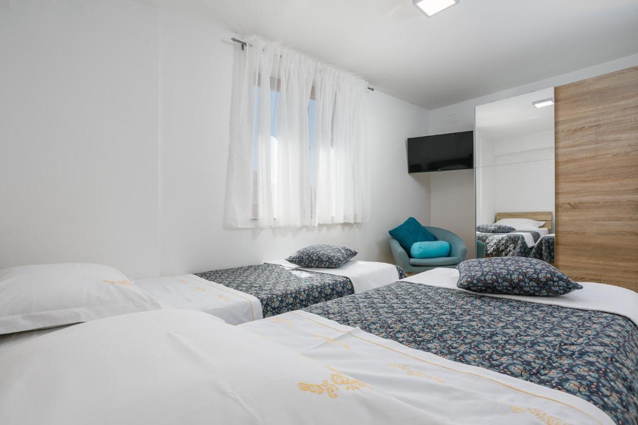 Apartmen Plus U Centru Blizu Plaze 奈维斯 外观 照片